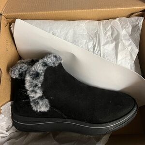 Clark’s Breeze Fur Black Size 5 women’s
